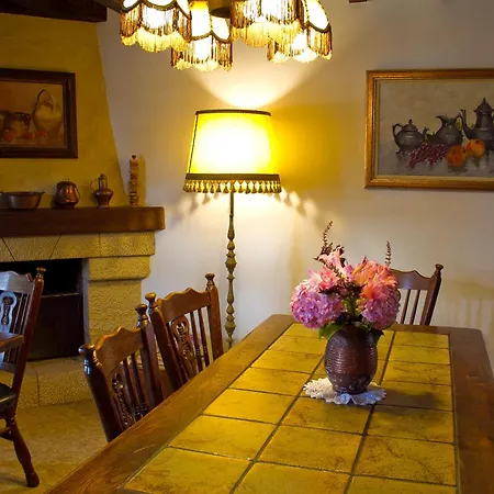 Casa Mari Paz Trasvia 度假居 柯米拉斯